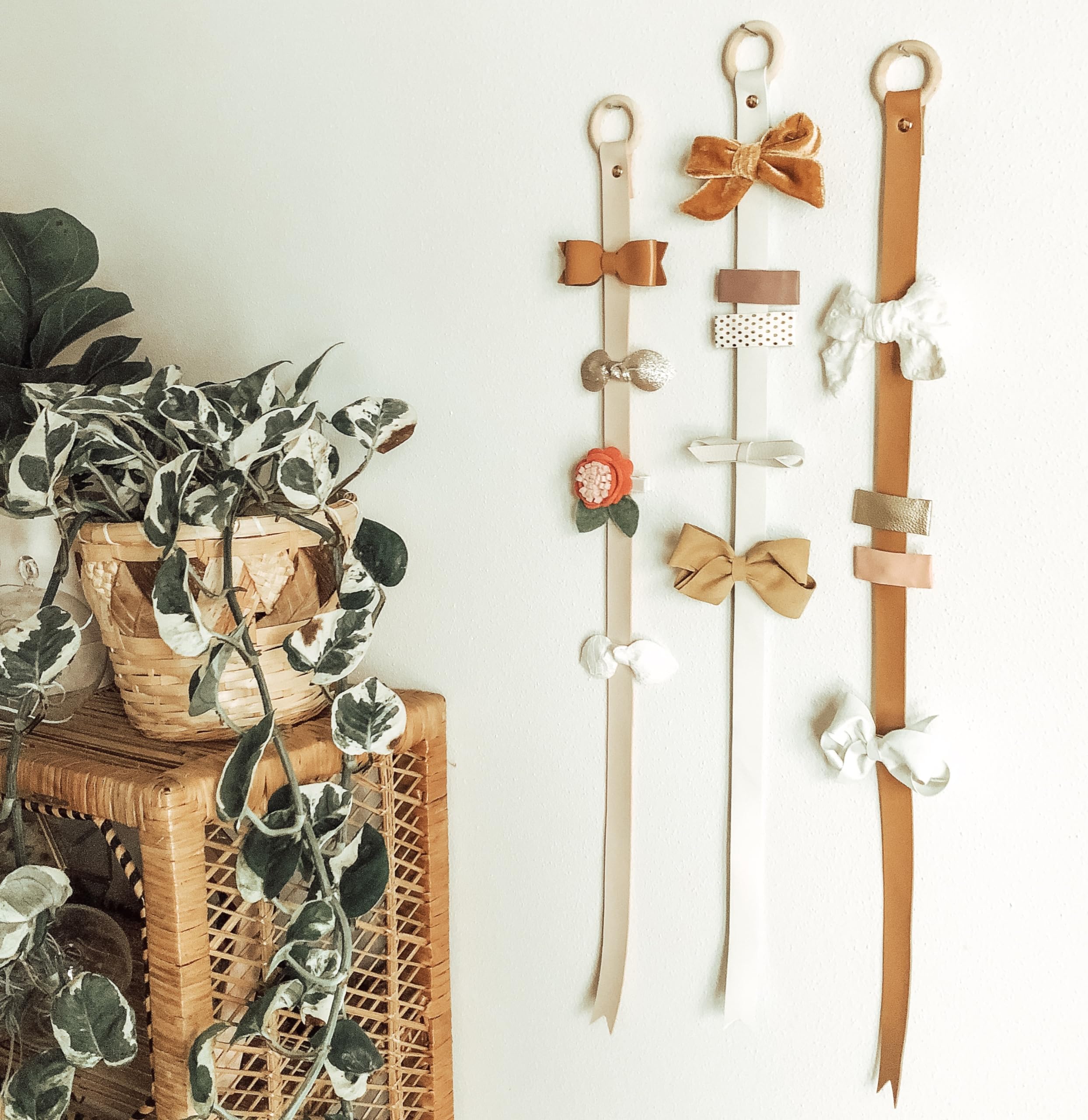 California Tot bow clip organizer in dusty pink protects bows and colors look coordinated.