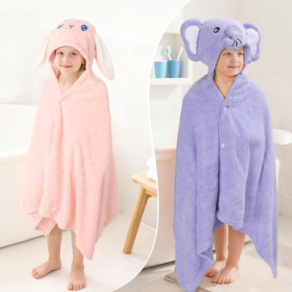 CandyHome toddler bathtime towel demonstrates kid-friendly size for ages 0-5.