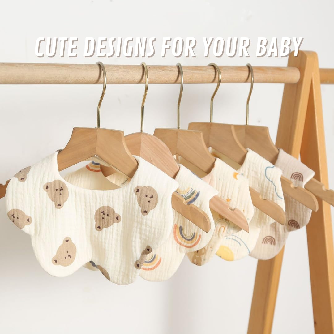 360-degree coverage design catches drool from all angles on Canjolie bib.