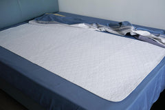 Careboree bed pad waterproof king-size top layer keeps mattress dry and comfortable