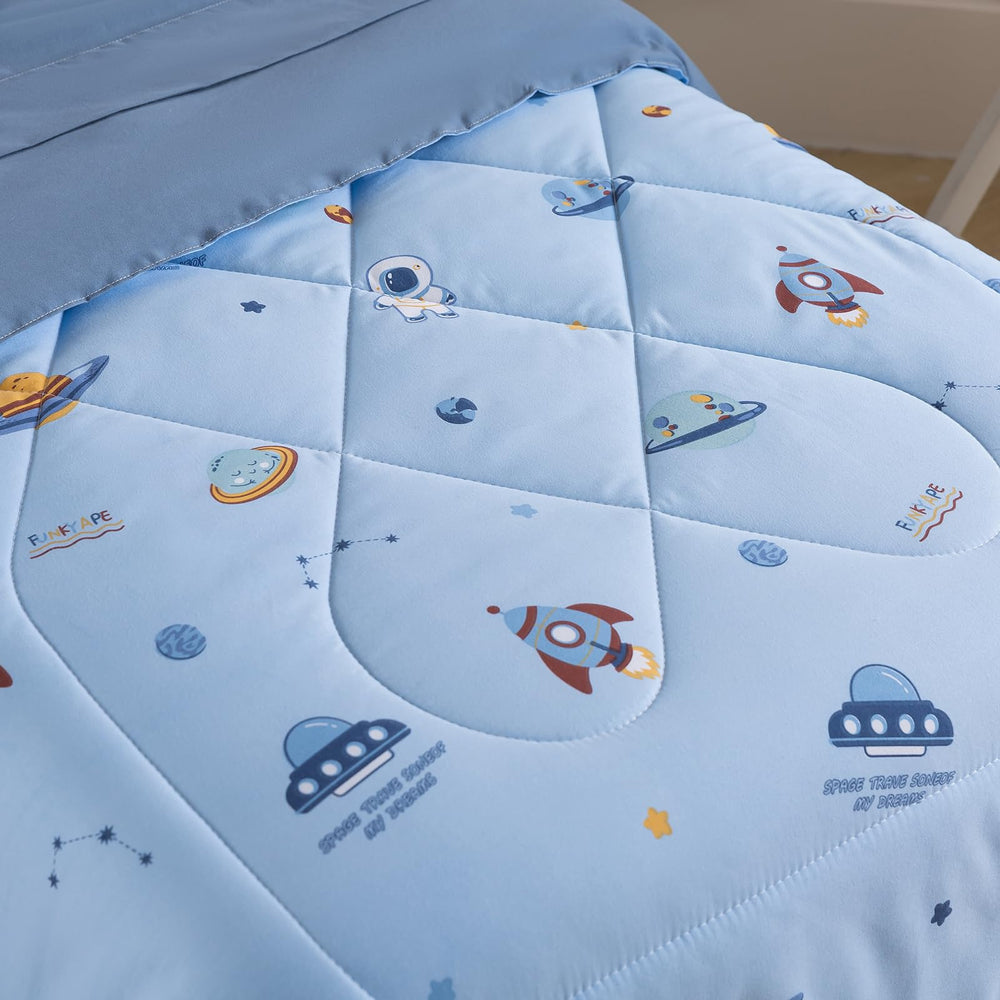 Caressma fitted-sheet 28x52 fits standard toddler mattresses with a snug, secure fit.