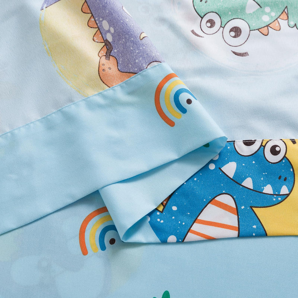Caressma fitted sheet 28x52 close-up showing proper fit for standard toddler beds
