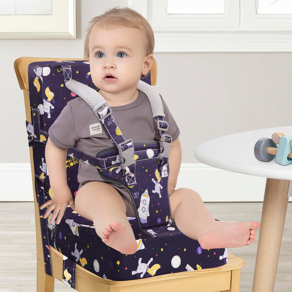 CAVWVTYU booster seat detachable cover enables easy machine washing.