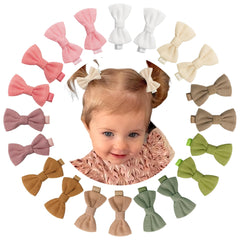 CÉLLOT 20-piece fully lined hair bows provide secure hold for toddlers.
