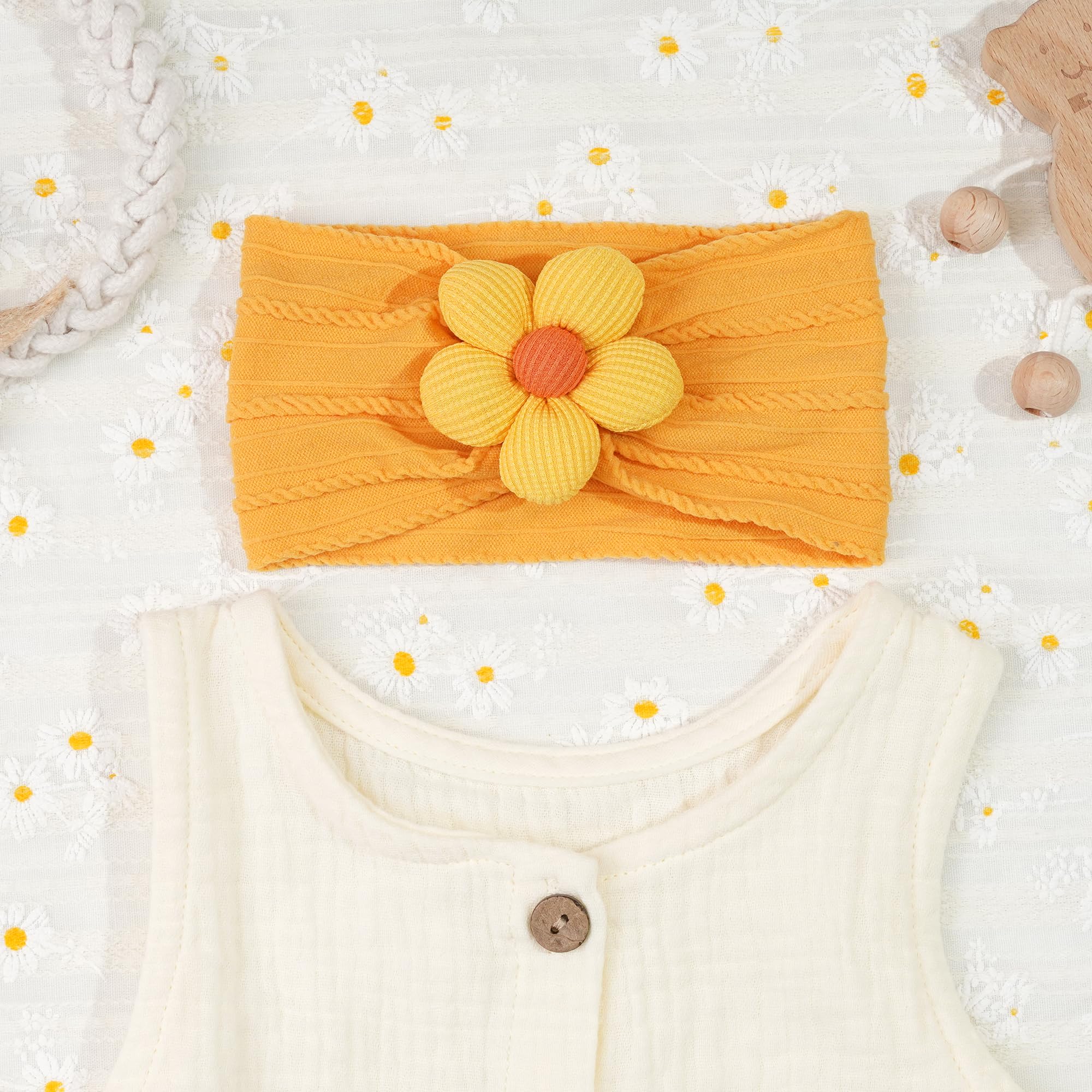 CÉLLOT hotpink headband brightens outfits while staying comfortable.