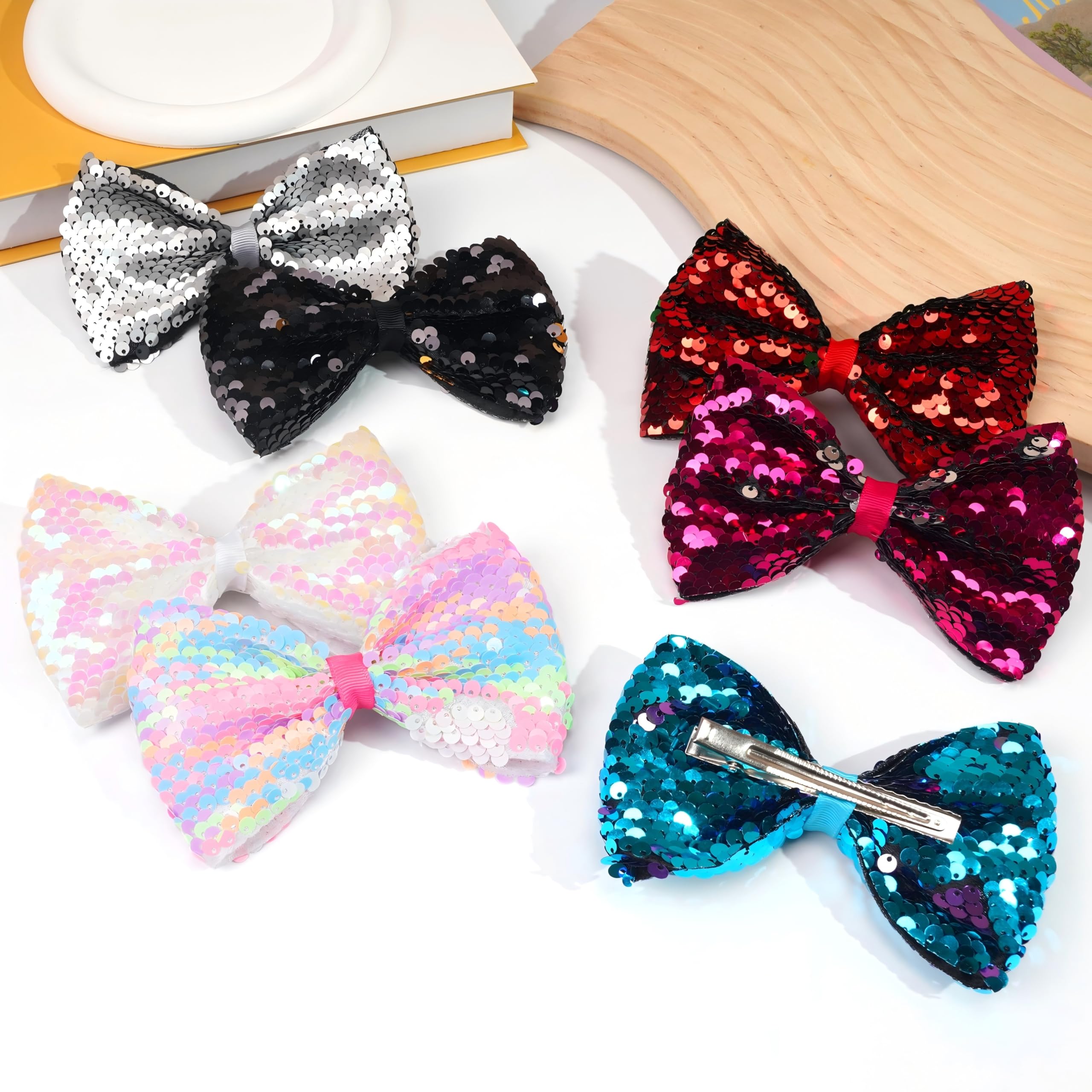 CÉLLOT sparkling white bow for everyday wear and special occasions.