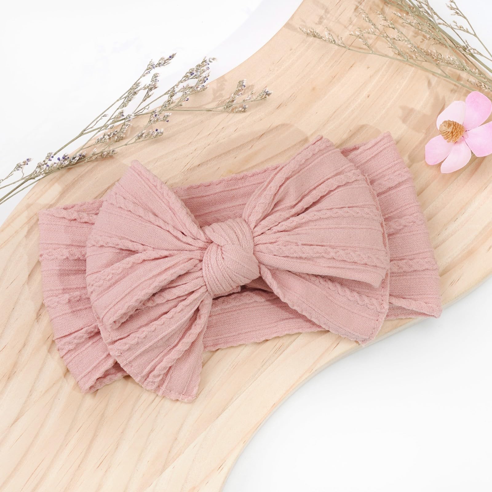 Cellot family-photo-ready bow adds cute detail to special moments.