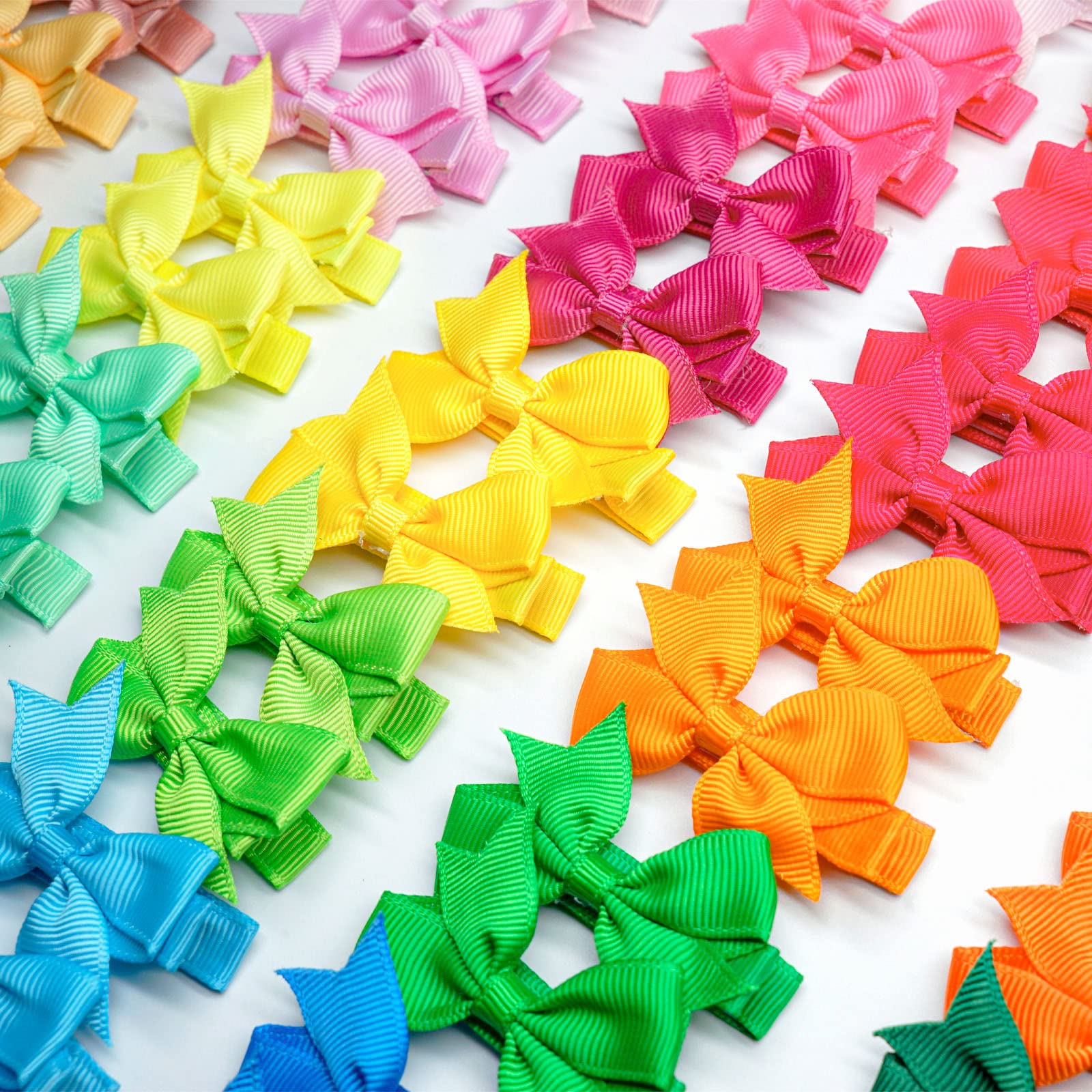 CÉLLOT tiny-soft bows ideal for infants and toddlers.