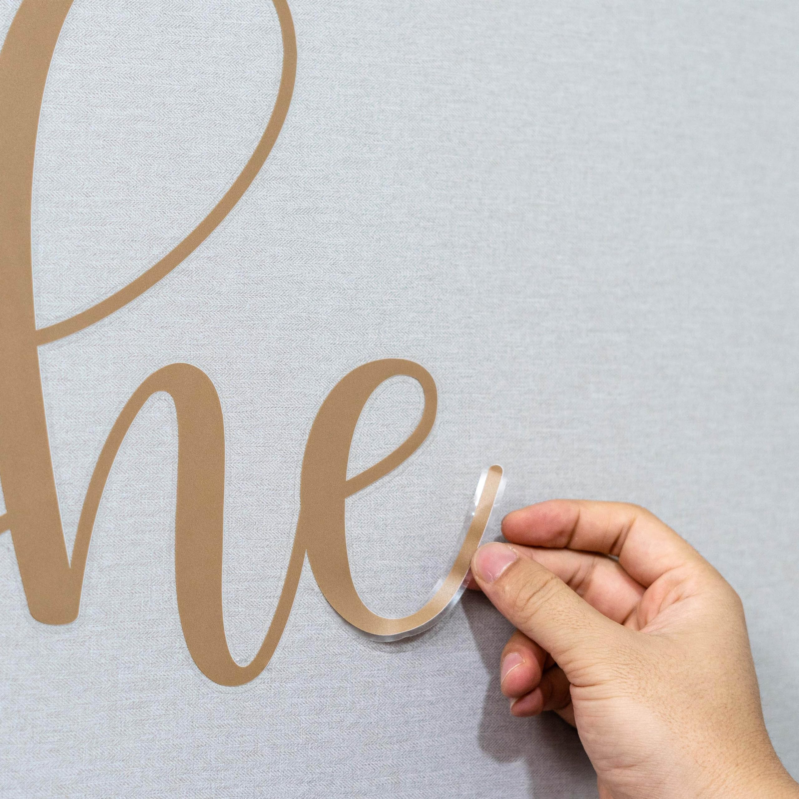 CEUQIESO keepsake sign captures the excitement of your baby’s arrival.