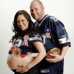 Cheerupp dad-to-be corsage pin completes couple’s look.