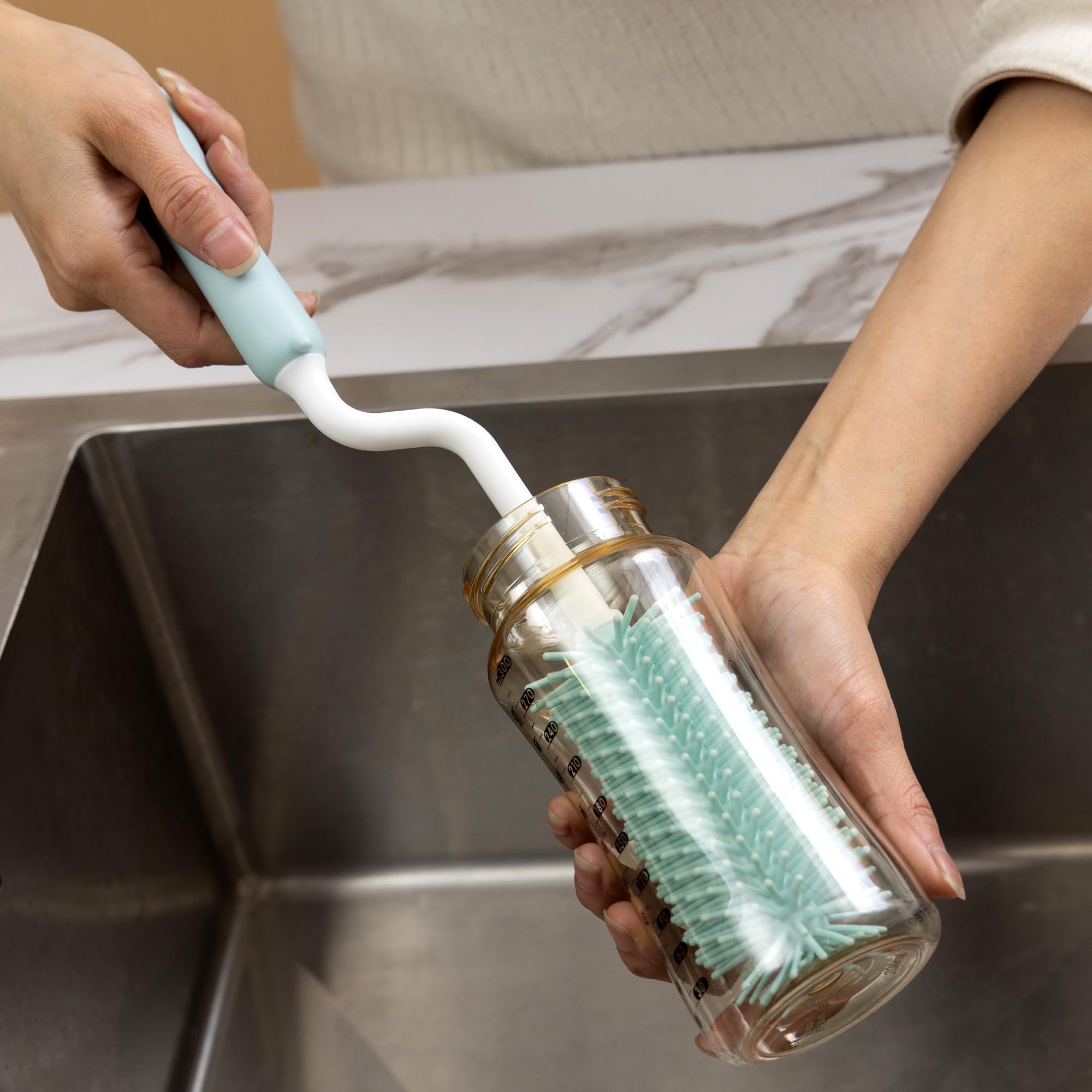 Chemimoso cup lid cleaning brush tackles tight gaps around cup lids.