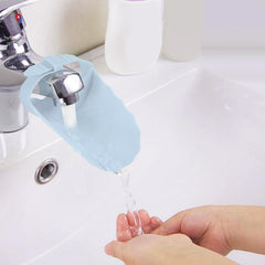 CHEOTIME arched groove directs water to small hands, reducing splashes