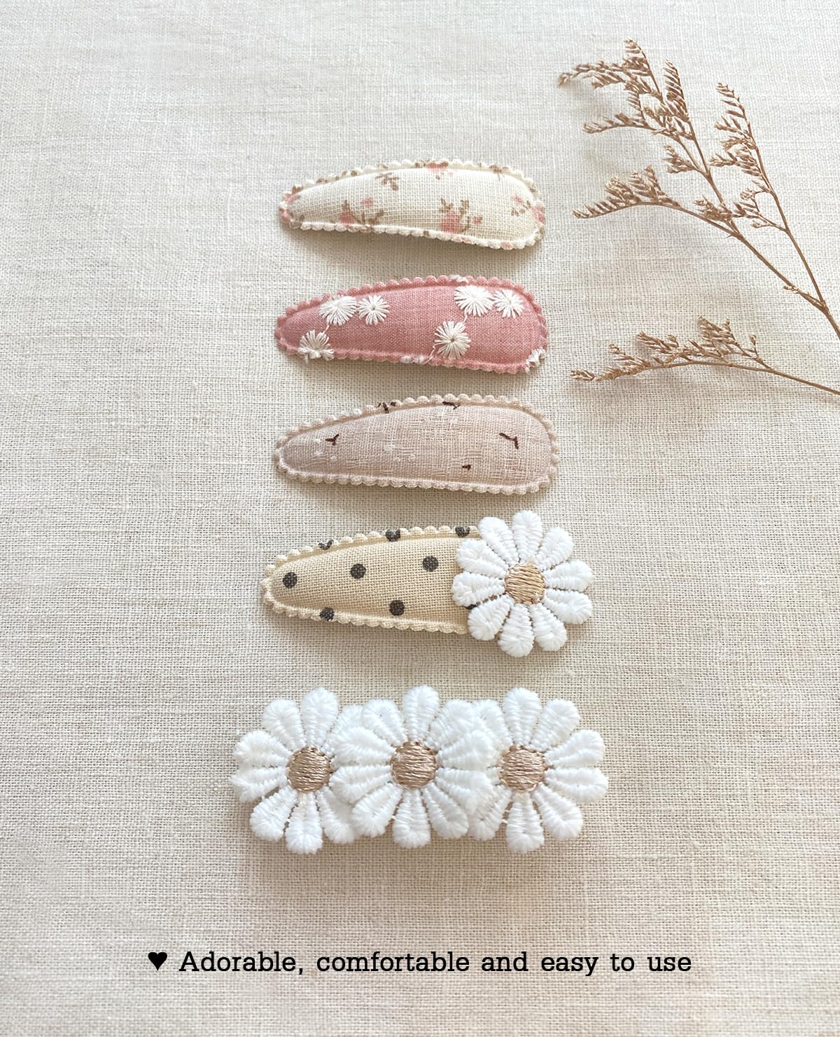 Cherssy neutral-tone clip complements many outfits.