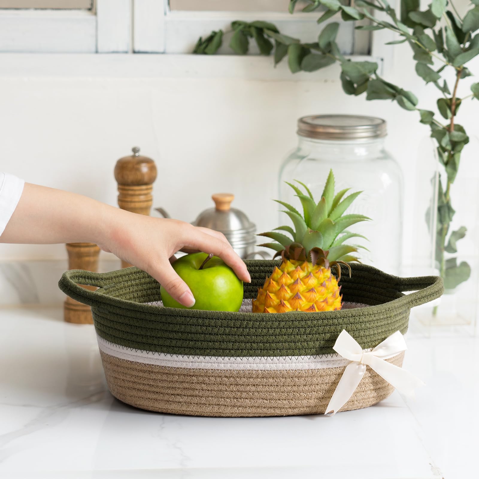 CHICVITA decorative basket with handles is easy to carry.