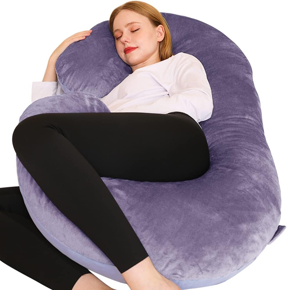 Chilling Home C-shaped pregnancy pillow in front view supports the body for comfortable sleep
