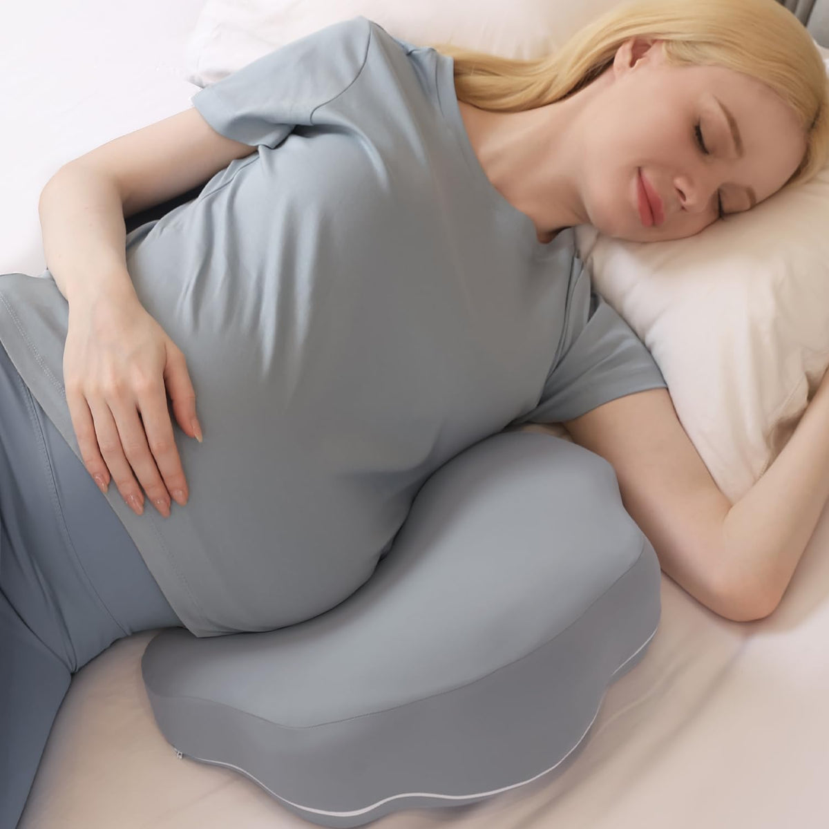 Chilling Home pregnancy pillow, front view, supports full-body sleep comfort.