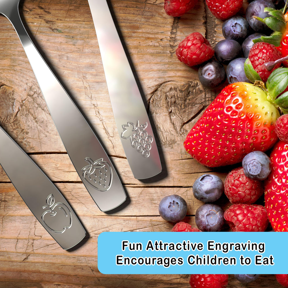 CHILLOUT LIFE apple-design spoon adds playful appeal to meals.