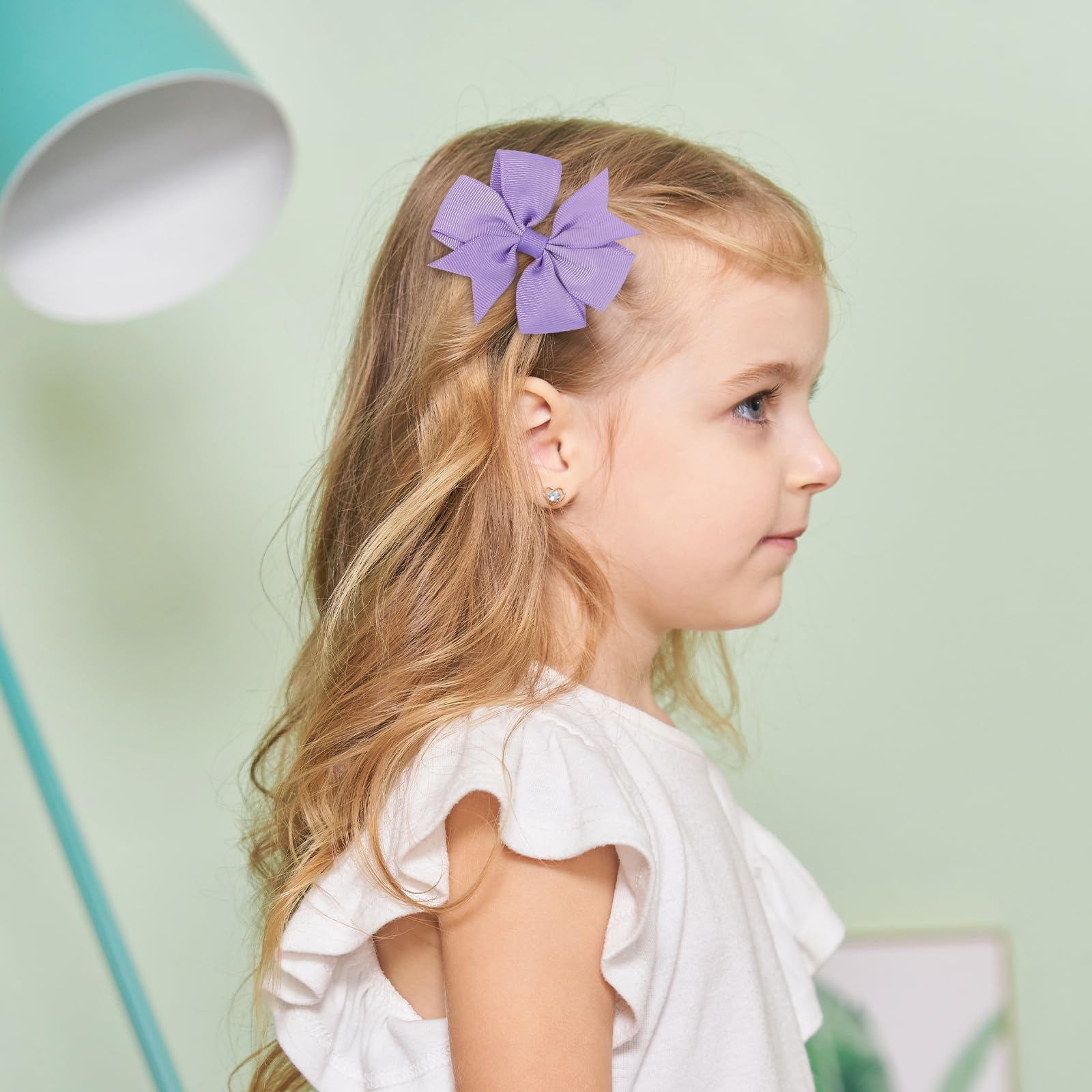 Choicbaby bows as charming party props for photos.