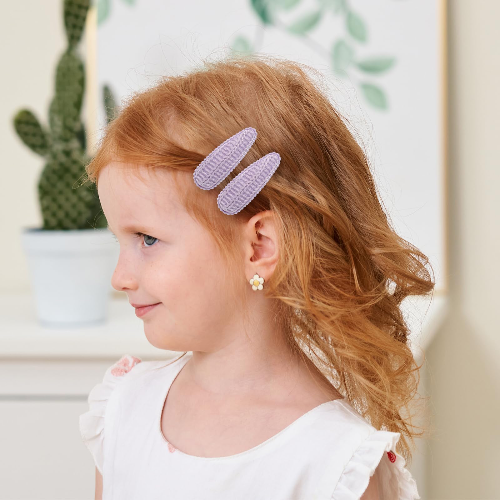 choicbaby side-accents clip, adds delicate detail to everyday looks.