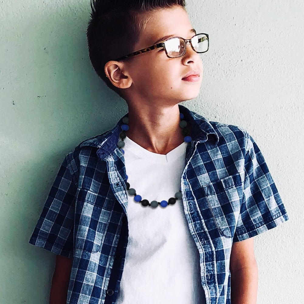 Choneer sensory chew necklace used at school for focus