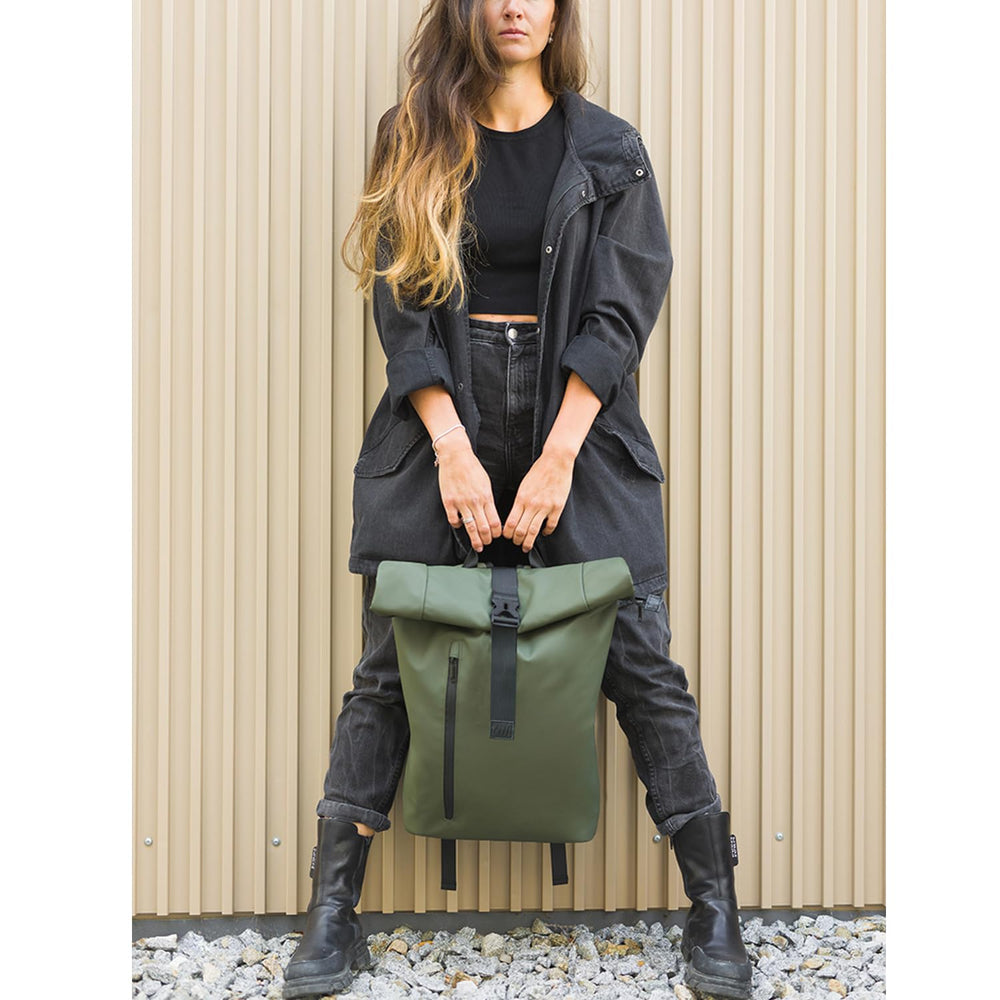 CitisKins bag has adjustable shoulder straps for comfortable all-day carrying.
