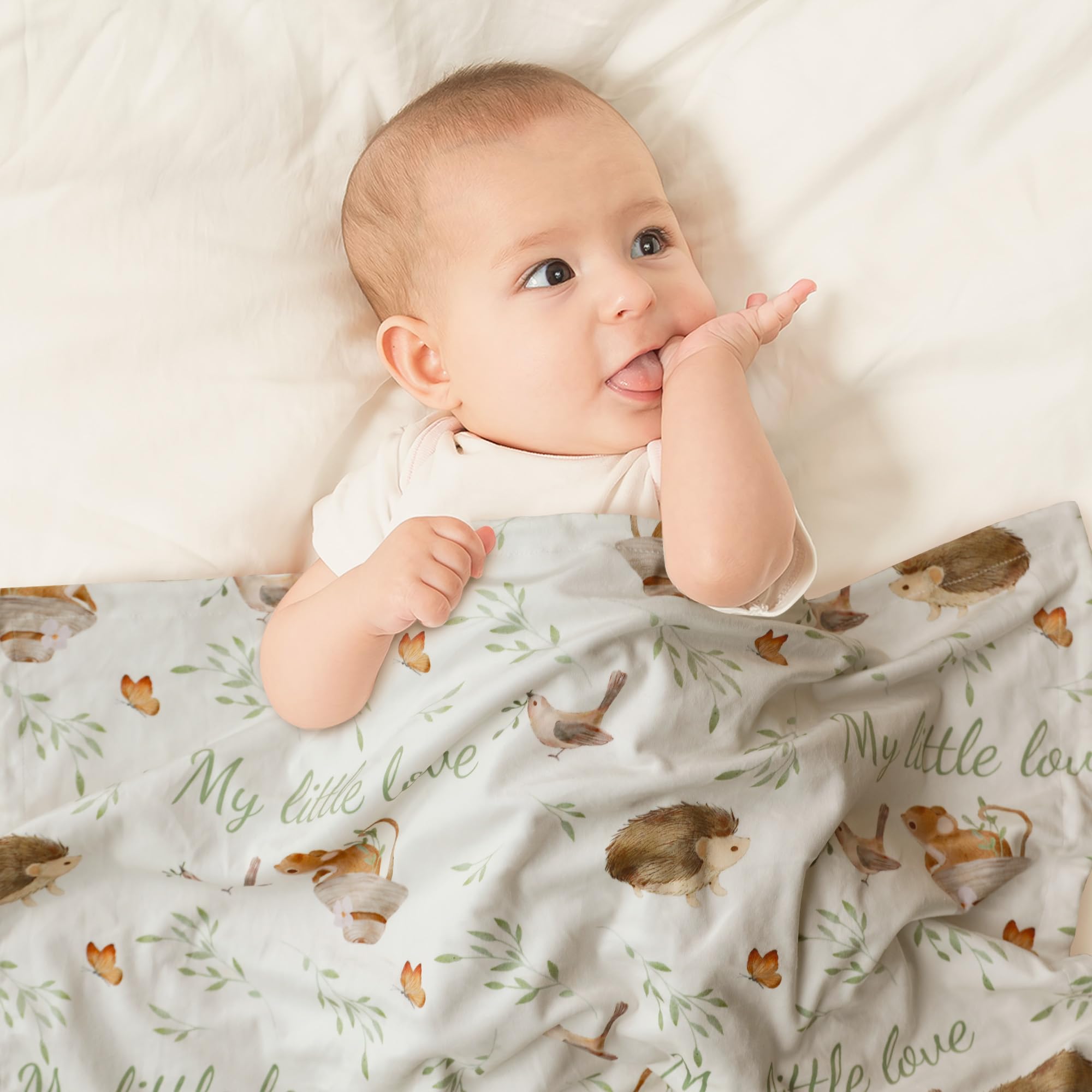 Civarua Kids Animal World blanket back dot pattern highlights breathable lining for year-round use.