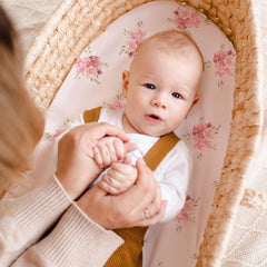 Civarua Kids bassinet sheets with 360° elastic edge securing a snug fit on the mattress.