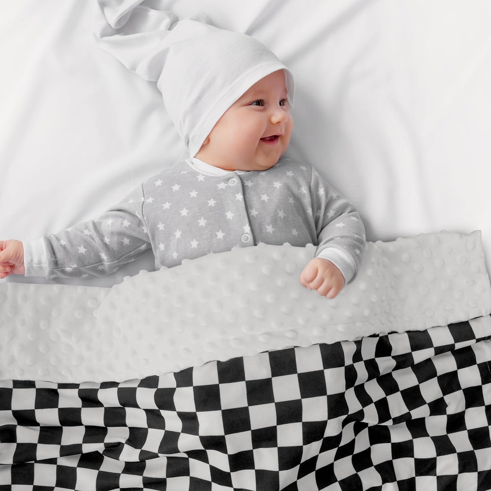 Civarua Kids checkered blanket in stroller setup, ready for year-round outings.