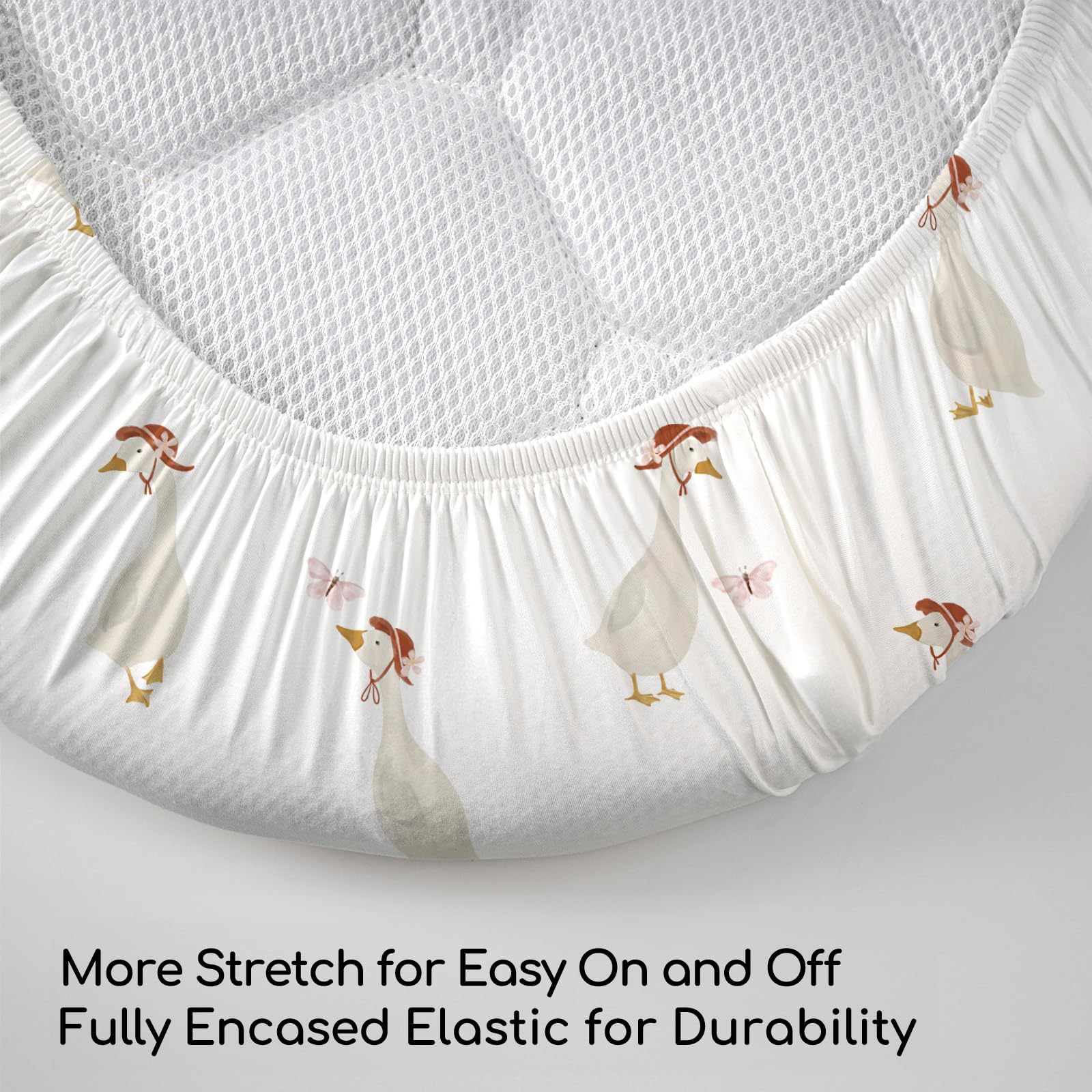 Civarua Kids easy-care bassinet sheet resists shrinking, fading, and pilling.