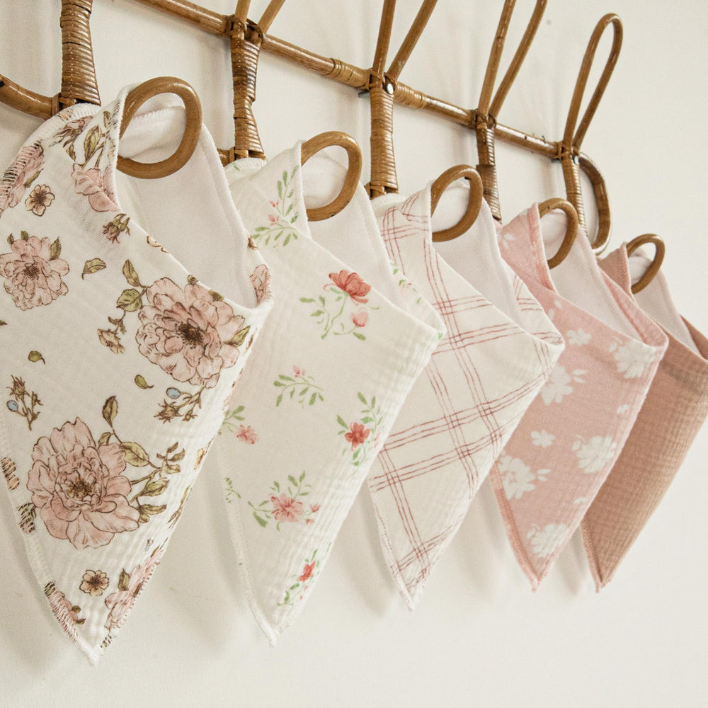 CIVARUA KIDS bib multipurpose for cleaning and teething messes.
