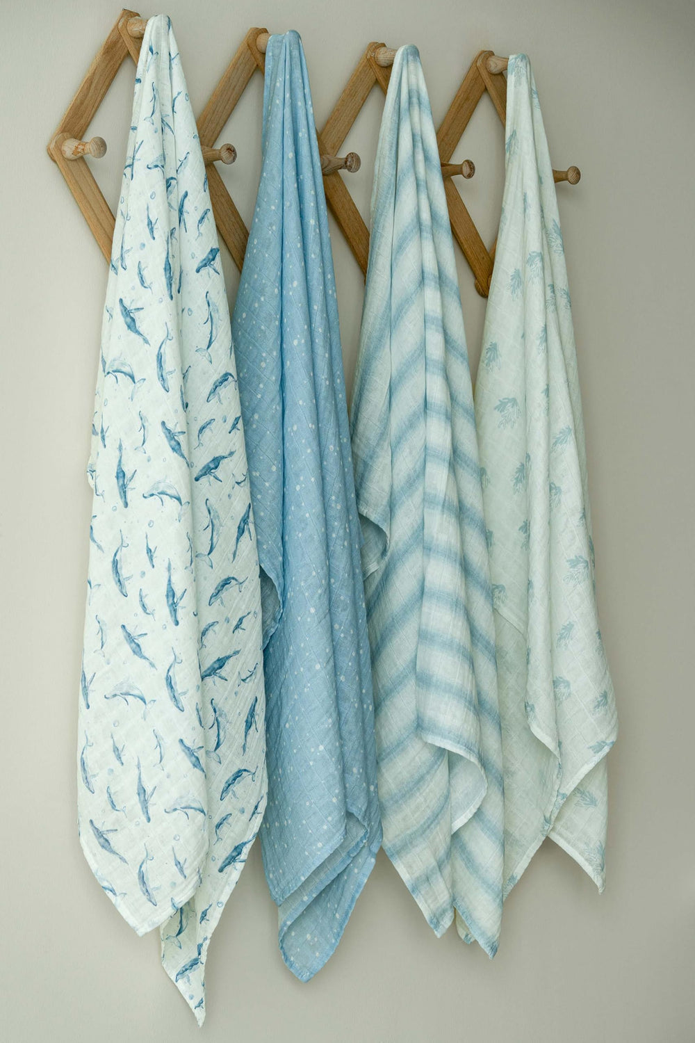 CIVARUA KIDS swaddle blanket measures 31.5x43.3 inches for secure wrapping.