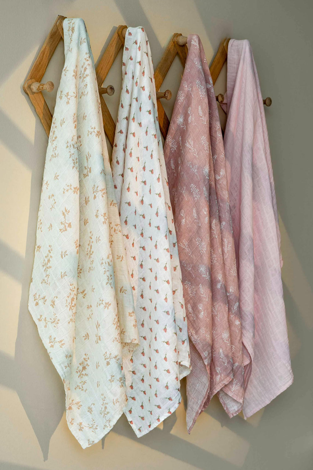 Civarua Kids muslin swaddle blankets machine-wash friendly, easy-care and fade-resistant.