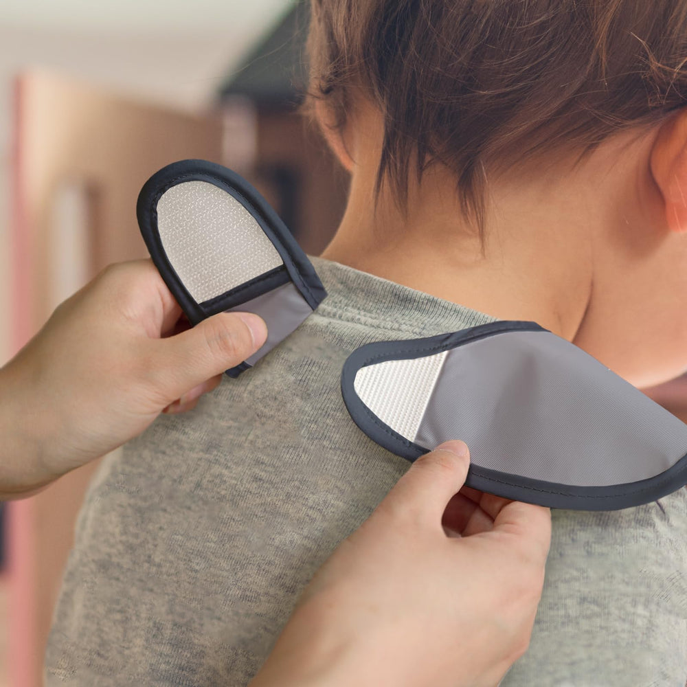 Civarua Kids waterproof polyester bib keeps clothes clean during meals.