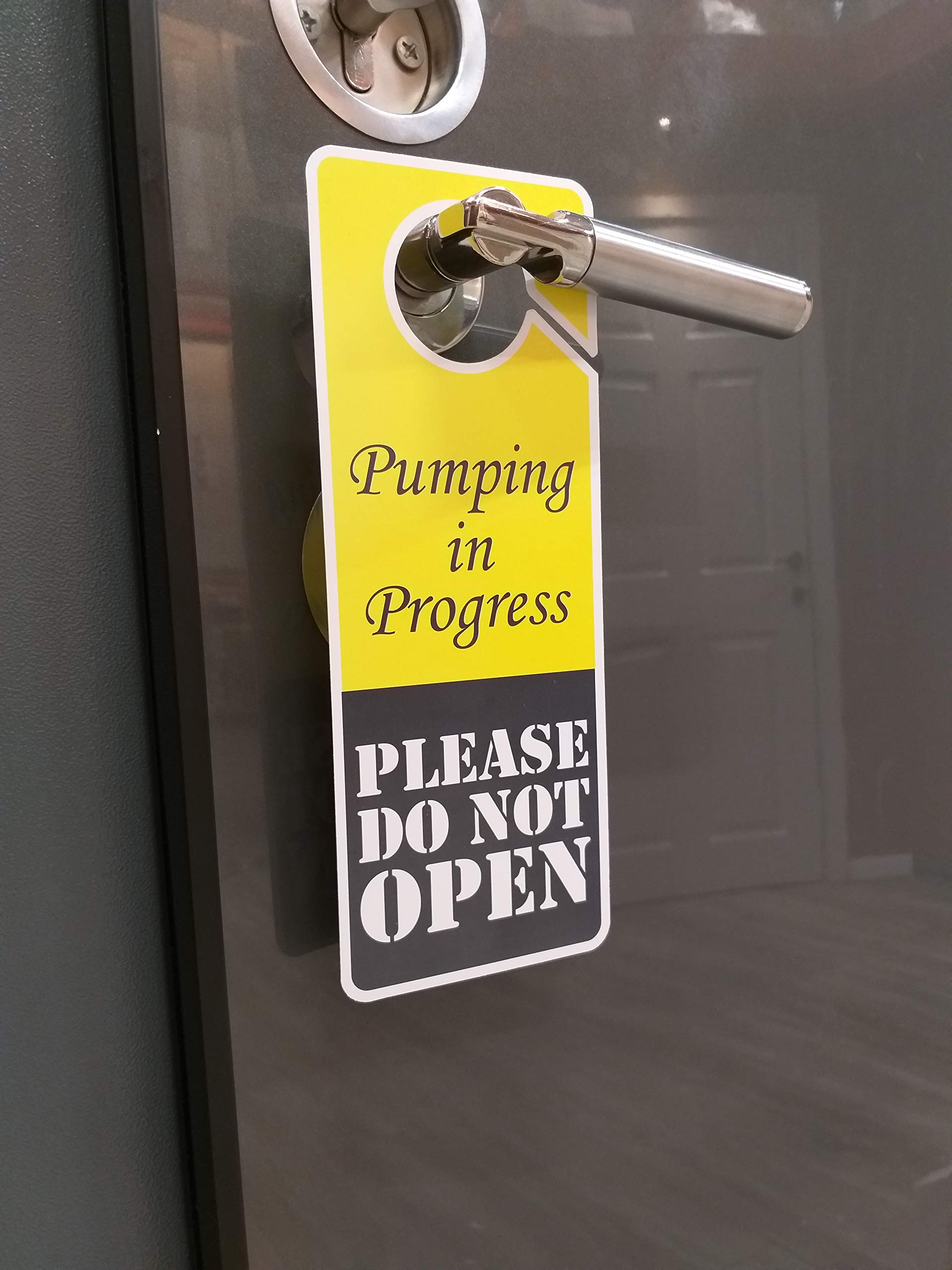 CLEVER SIGNS scratch resistant UV inks ensure weather resistance.