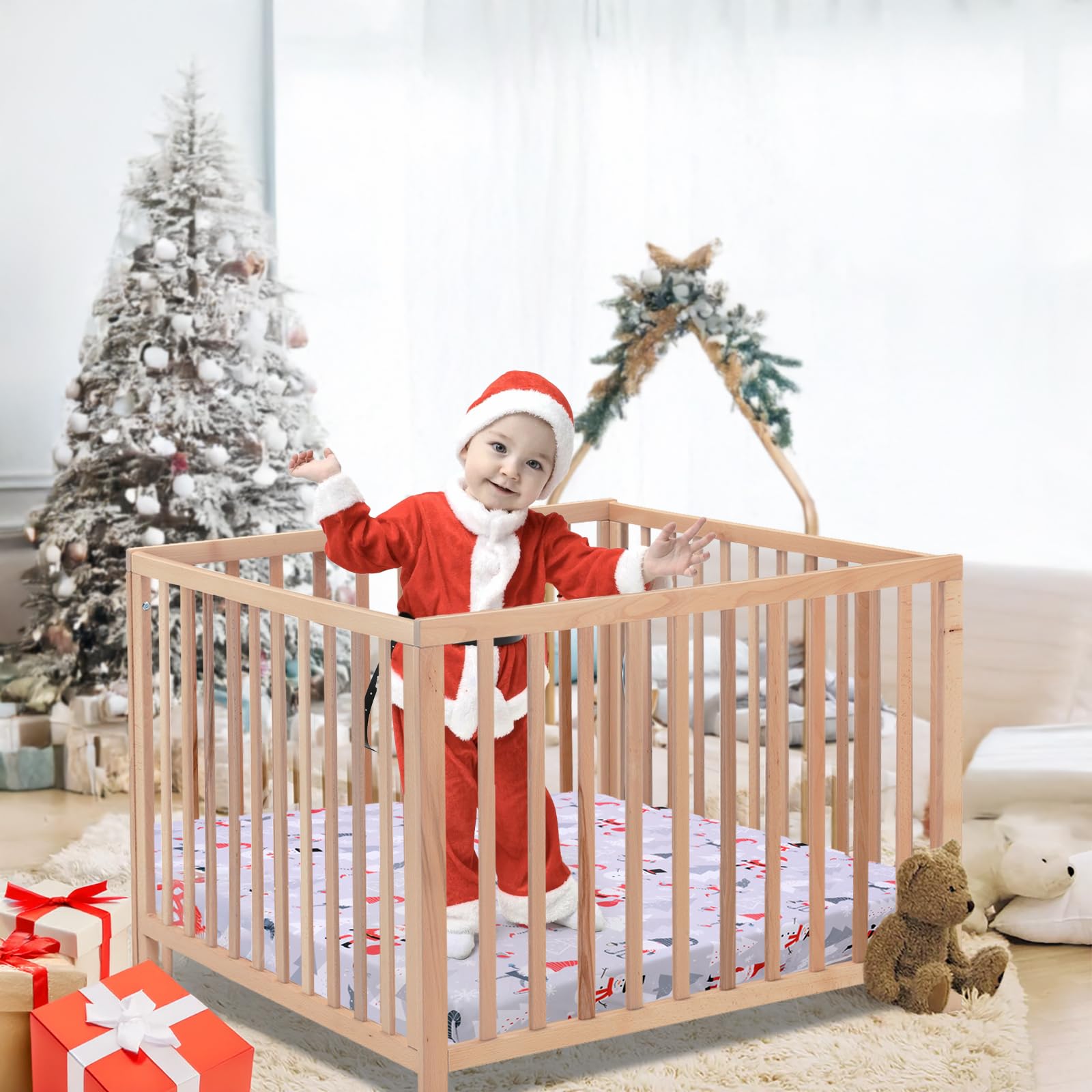 Cloele square playard sheet uses elastic bands to stay snug