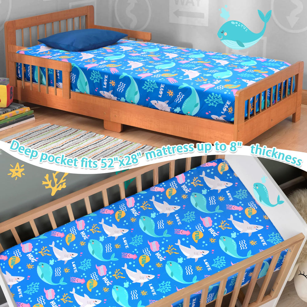 Cloele Ocean crib sheet with elastic band stays in place.
