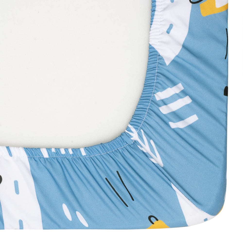 Cloele vibrant car design enhances nursery décor while calming visual cues.