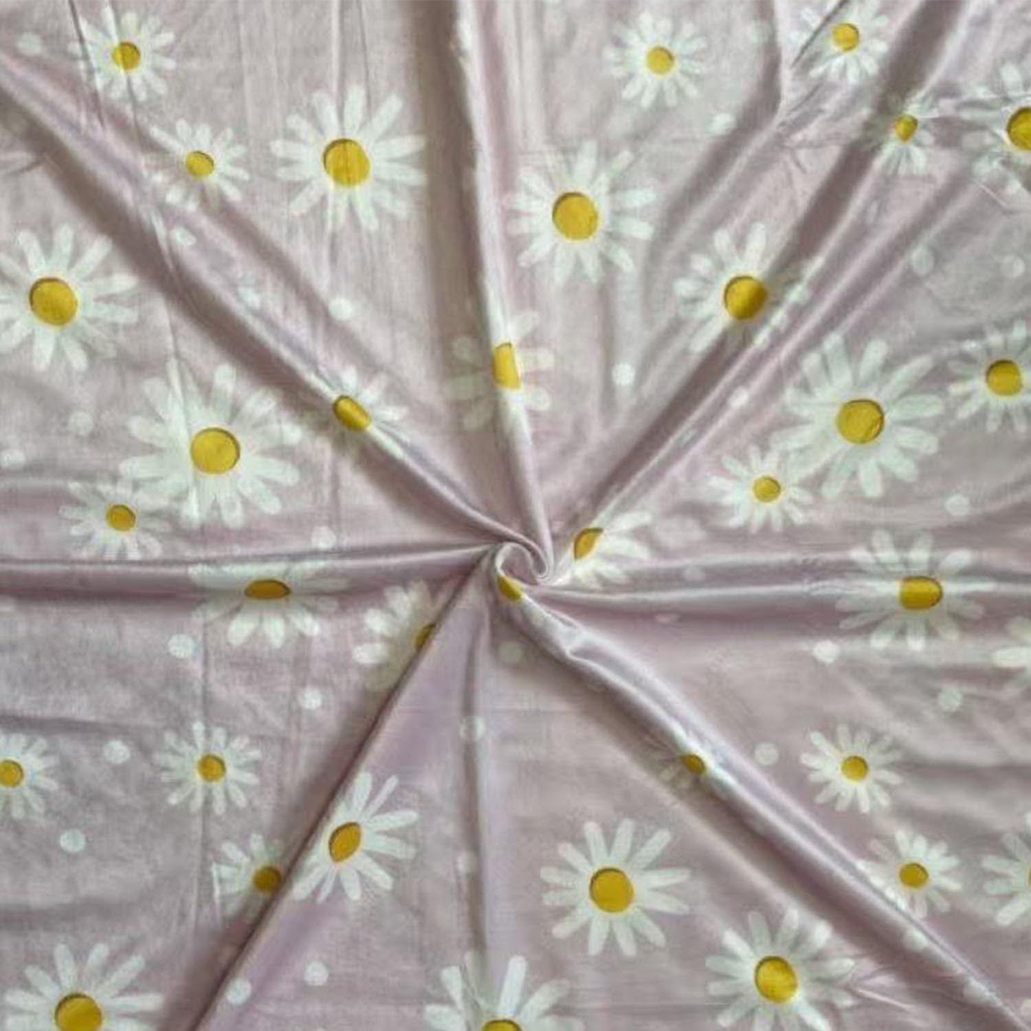 Closockey baby blanket Daisy ideal for crib, stroller, or car seat trips.