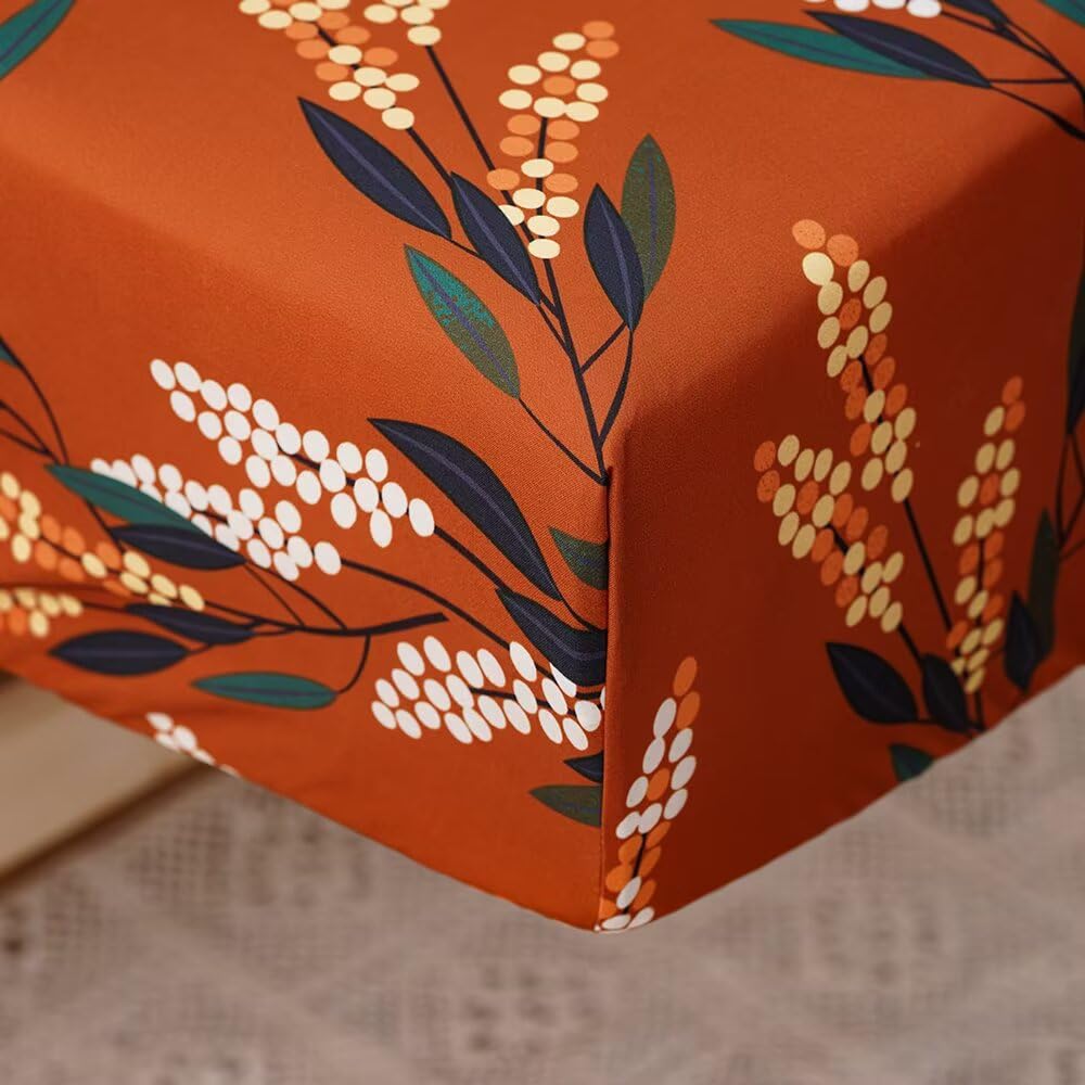 CLOTHKNOW pattern detail leaves and blooms brightens a kids’ room.