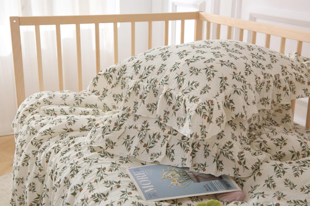 Cloucl gift-ready set perfect for birthdays or holidays.