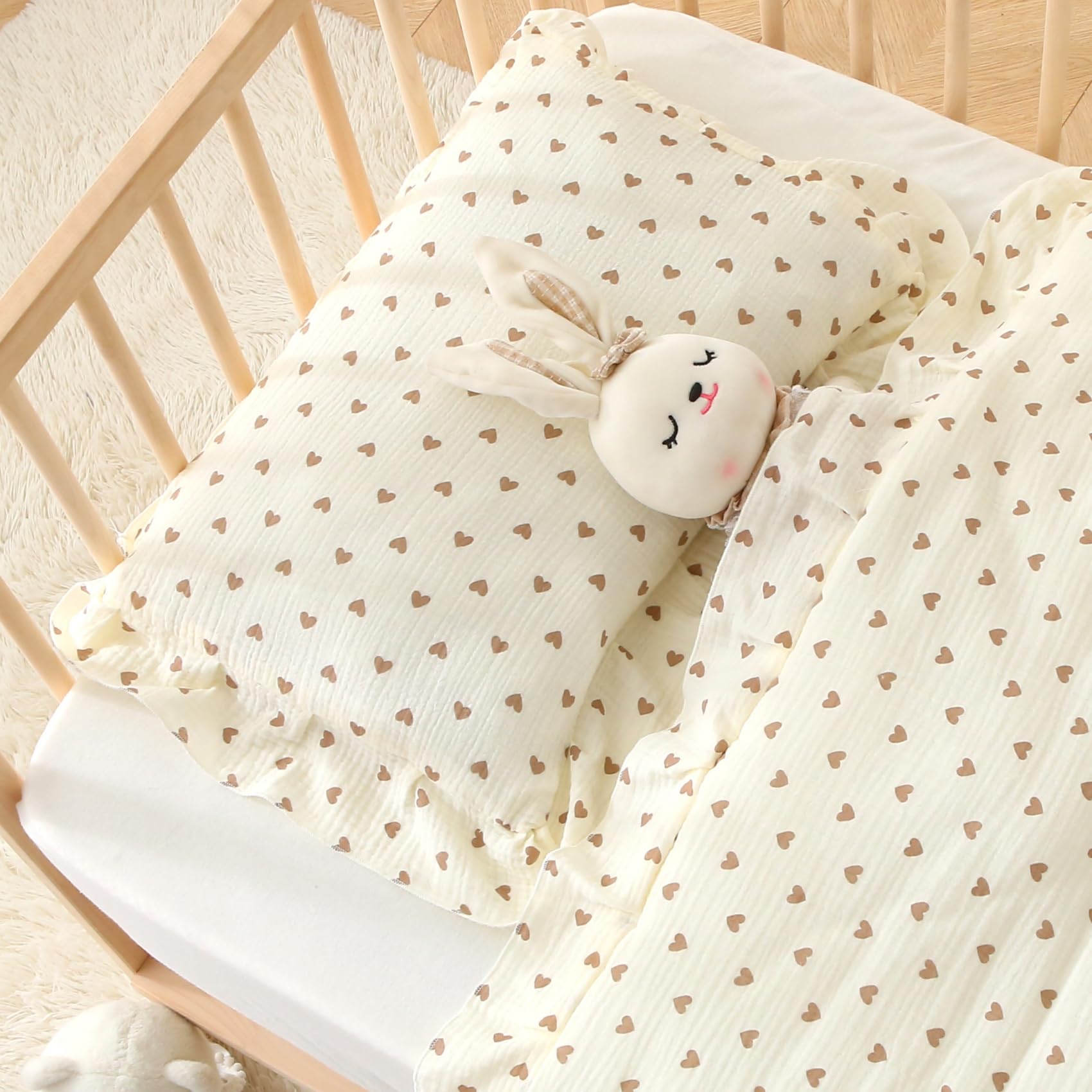 CLoucl muslin cotton pillowcase texture close-up showing soft, breathable fabric for sensitive skin