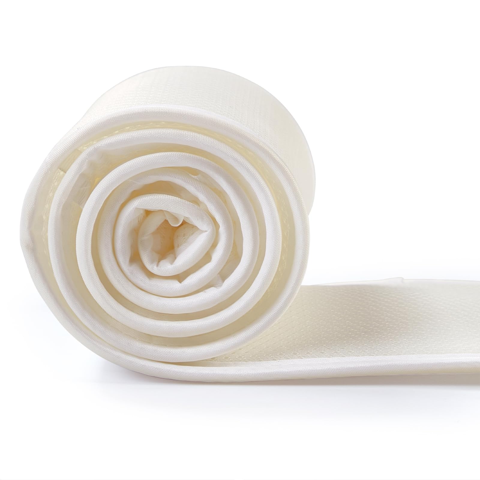 CLYCSRC close-up reveals lead-free, BPA-free materials for peace of mind.