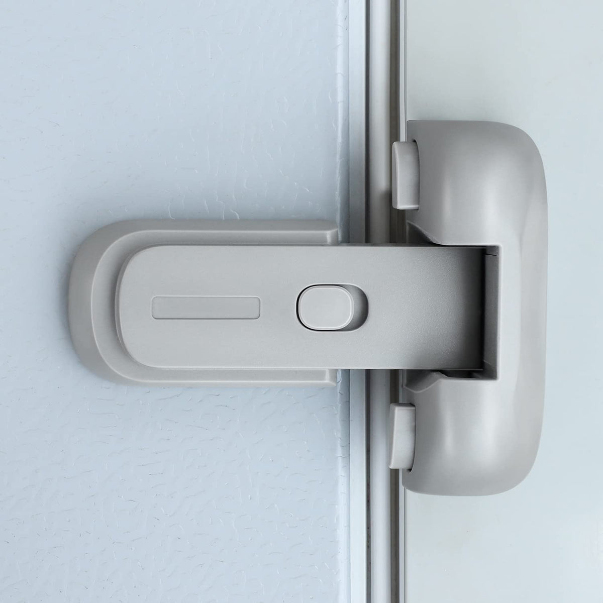 CLYMENE refrigerator door lock grey close-up shows secure one-handed operation for parents.