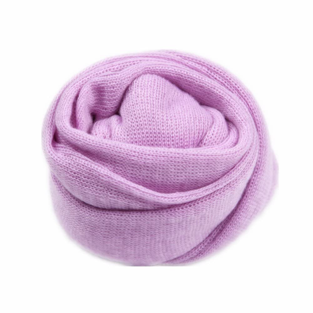 Coberllus blanket-like prop supports safe, supervised newborn sessions.