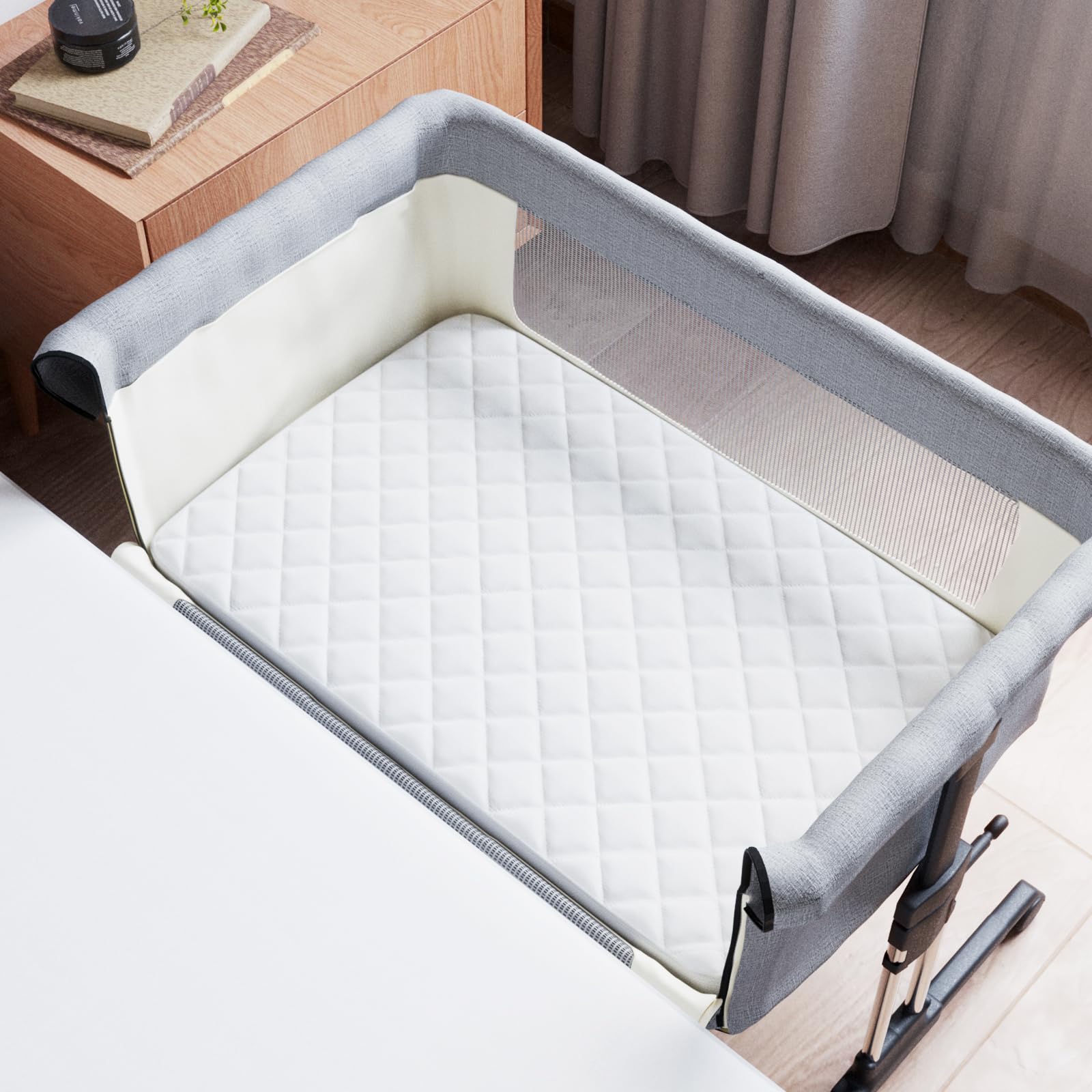 Coldwind waterproof TPU layer close-up protects the bassinet quietly.