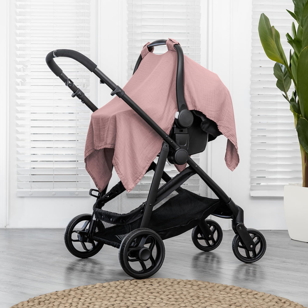 Comfy Cubs cover features a secure snap closure for a snug fit.