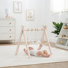 Five hanging toys stimulate visual tracking and tactile discovery for babies.