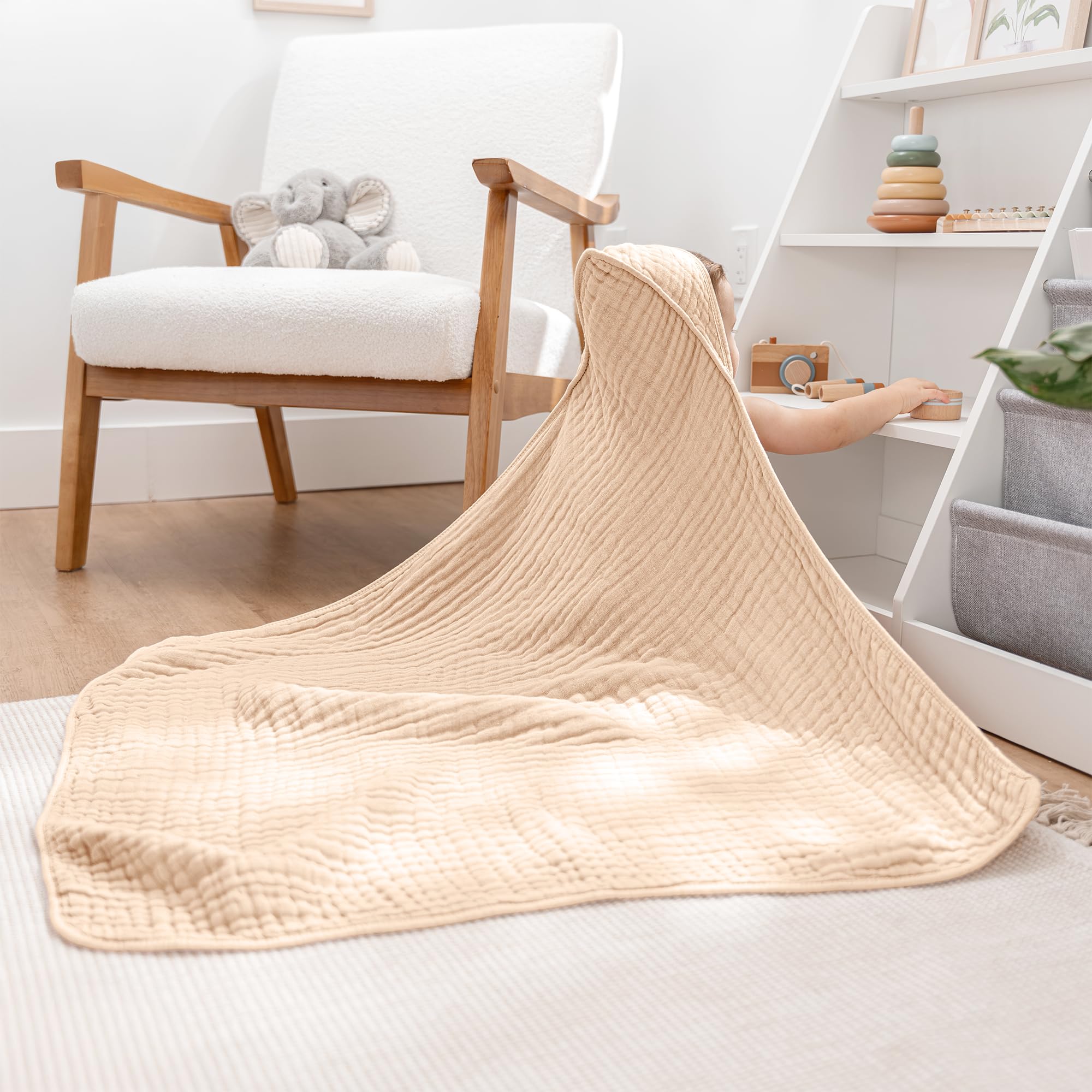Large 32x32 hooded towel wraps newborns comfortably after bath.