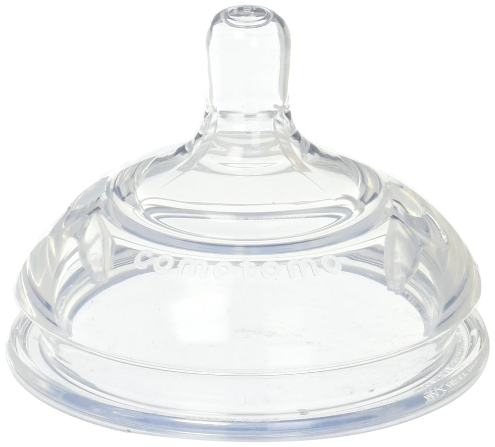 Comotomo fast-flow replacement nipple 6m pack in action for natural sipping and comfortable feeding.