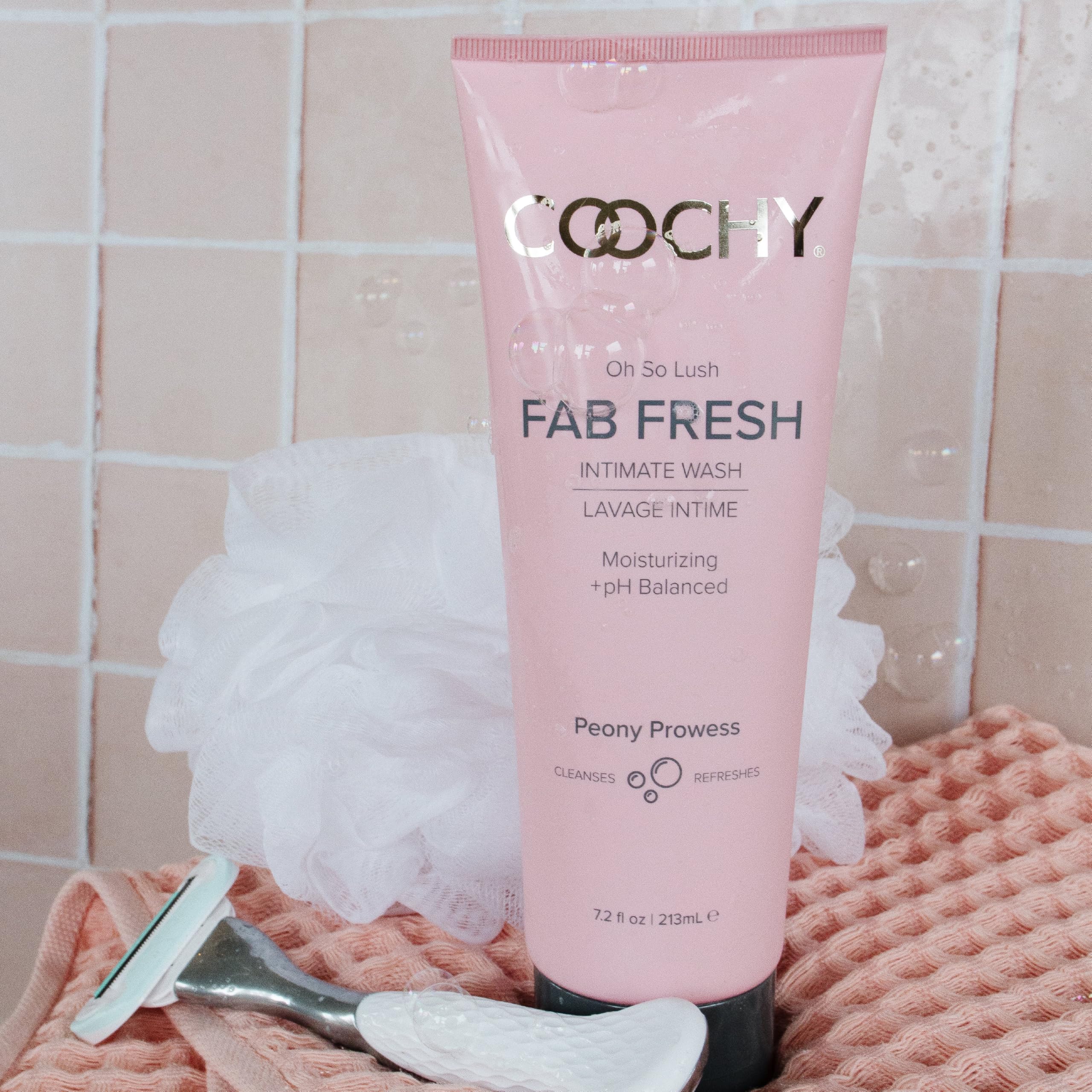 Coochy Fab Fresh bottle cap demonstrates mess-free dispensing.